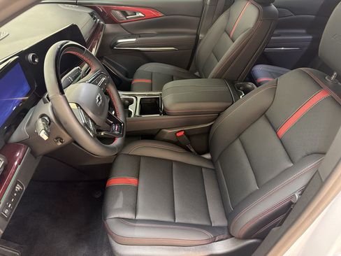 Used 2026 Chevrolet Traverse RS w/ LPO, Floor Liner Package AWD/4WD image 5