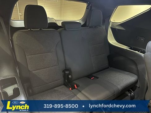 Used 2025 Chevrolet Traverse LT AWD/4WD image 17