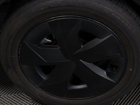 Used 2024 Toyota Prius LE image 9