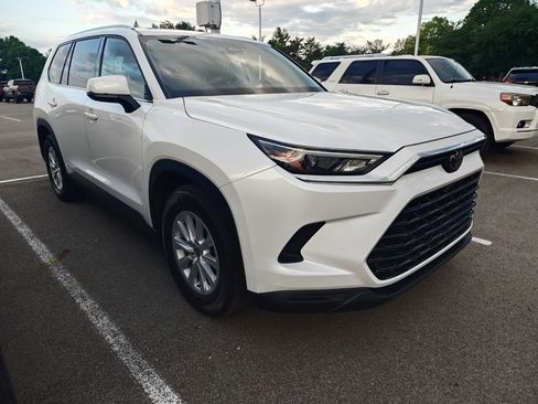 Used 2024 Toyota Grand Highlander AWD image 3