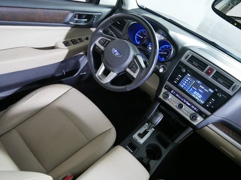 Used 2015 Subaru Outback 2.5i Limited AWD/4WD image 9