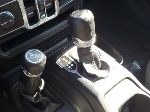 Used 2019 Jeep Wrangler Unlimited Sport S image 27