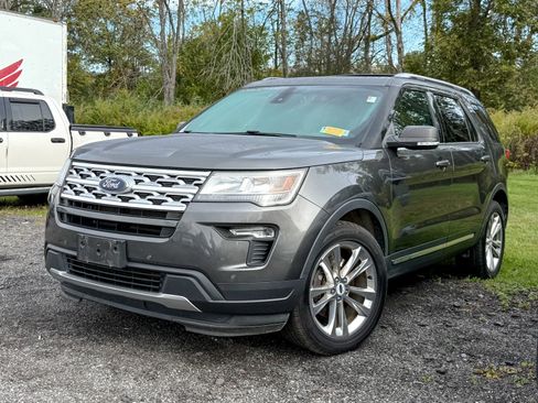 Used 2019 Ford Explorer XLT w/ Equipment Group 202A image 3