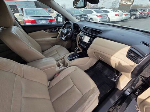 Used 2017 Nissan Rogue SL image 18