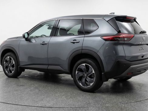 Used 2025 Nissan Rogue SV image 6