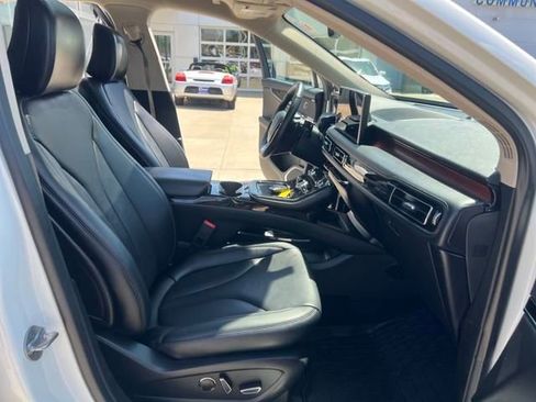 Used 2023 Lincoln Nautilus Reserve w/ Equipment Group 201A image 18