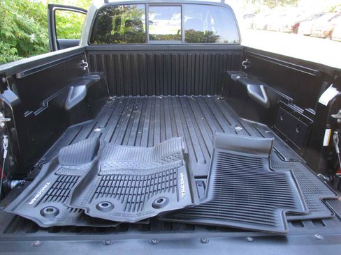 Used 2020 Toyota Tacoma SR image 10