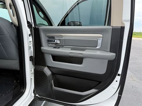 Used 2019 RAM 1500 Classic SLT w/ SLT Plus D←cor Group AWD/4WD image 37