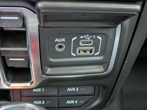 New 2025 Jeep Gladiator Sport image 24