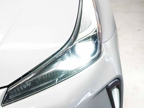 Used 2022 Toyota Prius XLE w/ Advanced Technology Package FWD image 7