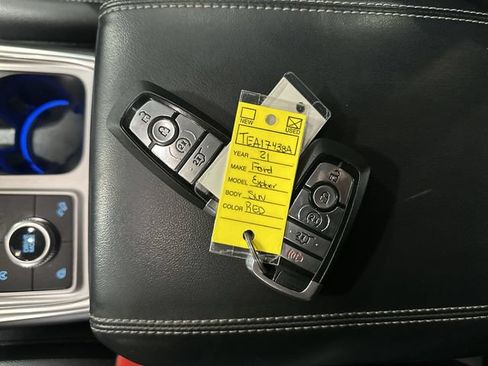 Used 2021 Ford Explorer Limited w/ Equipment Group 301A AWD/4WD image 33