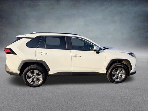 Used 2025 Toyota RAV4 XLE AWD/4WD image 7