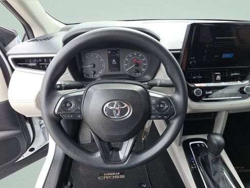Used 2025 Toyota Corolla Cross L image 23