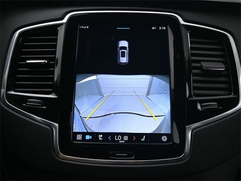 Used 2023 Volvo XC90 B6 Ultimate w/ Protection Package Premier image 22