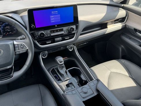 Used 2024 Toyota Grand Highlander Limited image 30