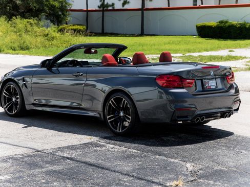 Used 2016 BMW M4 Convertible image 22