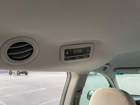 Used 2017 Toyota Sienna LE image 31