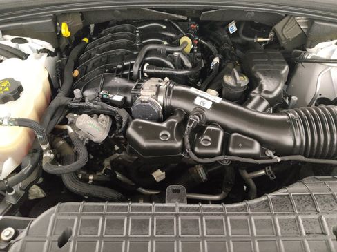 Used 2023 Jeep Grand Cherokee Altitude AWD/4WD image 30