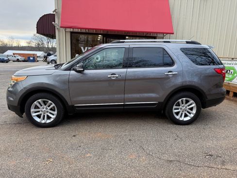 Used 2014 Ford Explorer XLT w/ Equipment Group 202A image 7