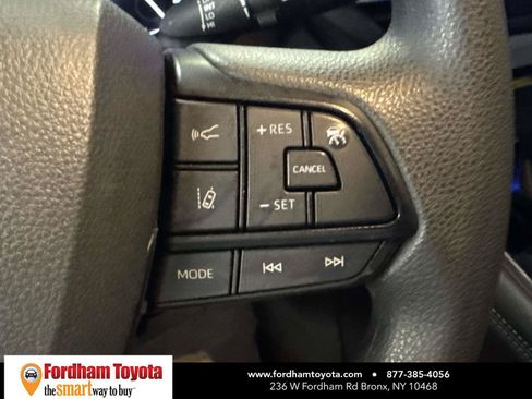 Used 2025 Toyota Sienna LE AWD/4WD image 19