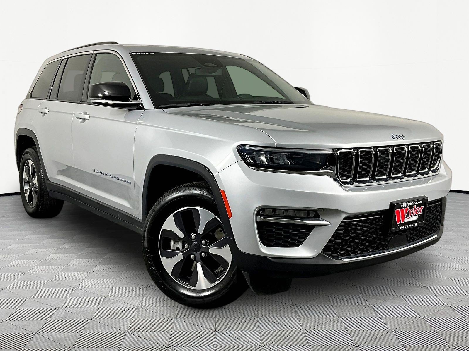 Used 2024 Jeep Grand Cherokee Limited 4xe AWD/4WD image 3