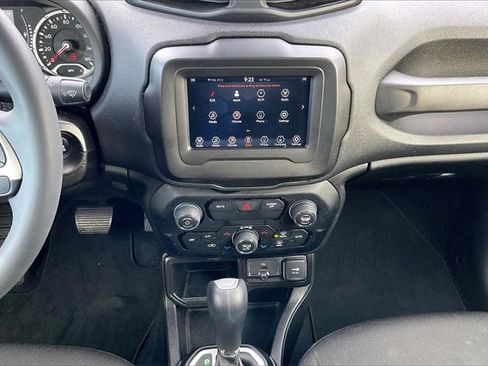 Used 2020 Jeep Renegade Latitude image 7