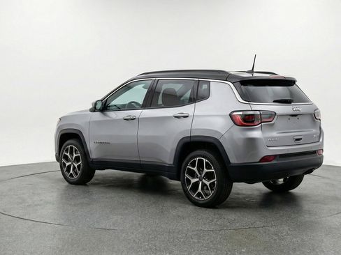 Used 2025 Jeep Compass Limited image 6