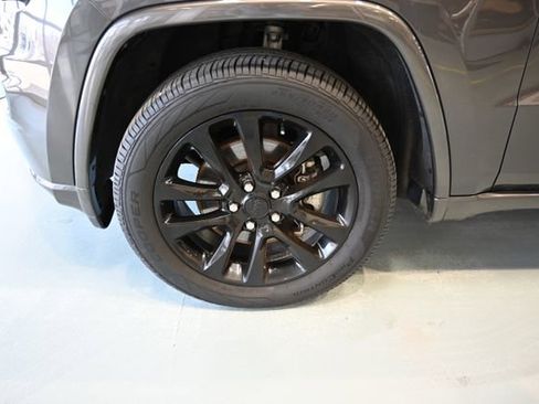 Used 2021 Jeep Grand Cherokee Laredo X image 29