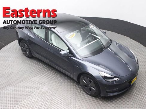 Used 2023 Tesla Model 3 Standard Range image 3