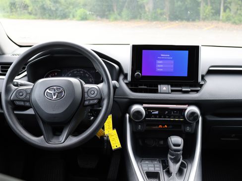 Used 2025 Toyota RAV4 LE AWD/4WD image 36