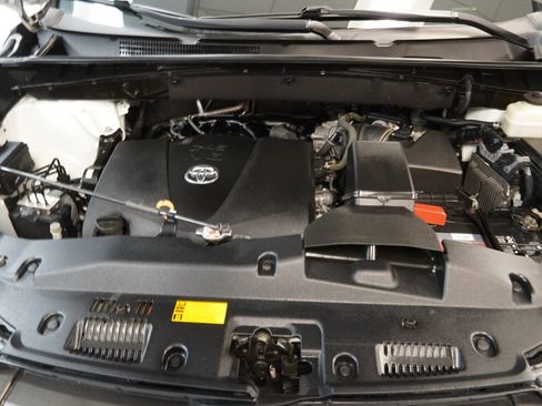Used 2018 Toyota Highlander SE image 41