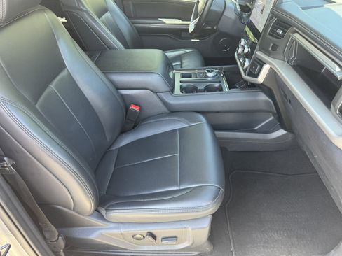Used 2024 Ford Expedition XLT RWD image 15