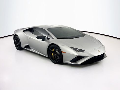 Used 2020 Lamborghini Huracan EVO image 3