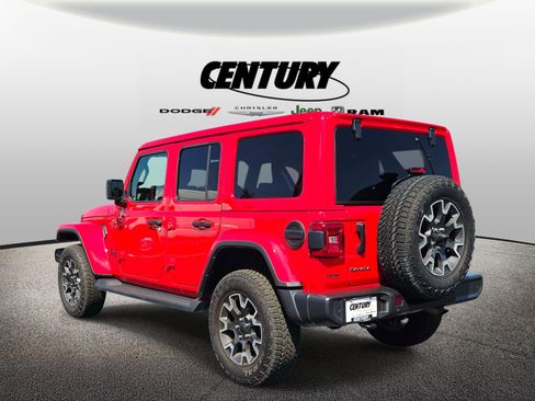Used 2025 Jeep Wrangler Unlimited Sahara AWD/4WD image 6