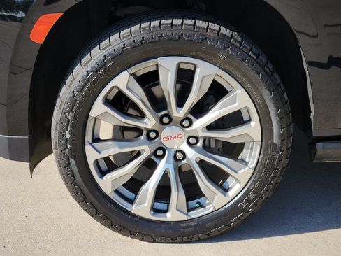 Used 2021 GMC Yukon Denali w/ Denali Premium Package AWD/4WD image 13