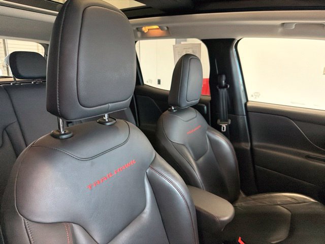 Used 2021 Jeep Renegade Trailhawk w/ Sun & Sound Group AWD/4WD image 38