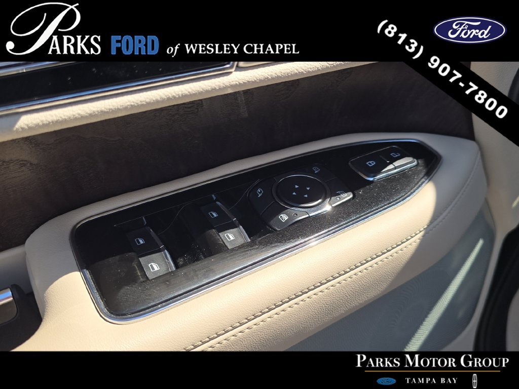 Used 2021 Lincoln Navigator Reserve w/ Luxury Package RWD image 19