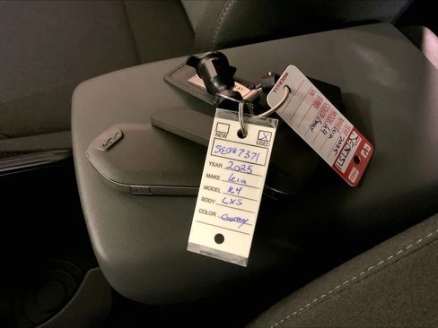 Used 2025 Kia K4 LXS image 14