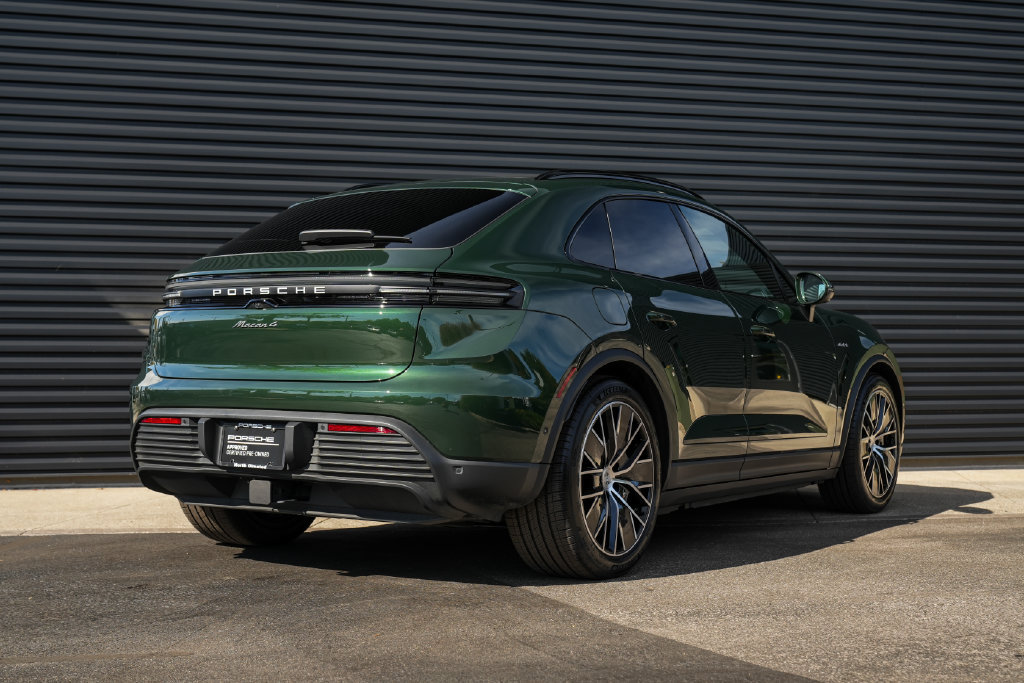 Certified 2026 Porsche Macan 4 Electric AWD/4WD image 14