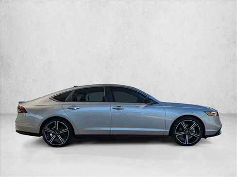 Used 2024 Honda Accord Sport image 4