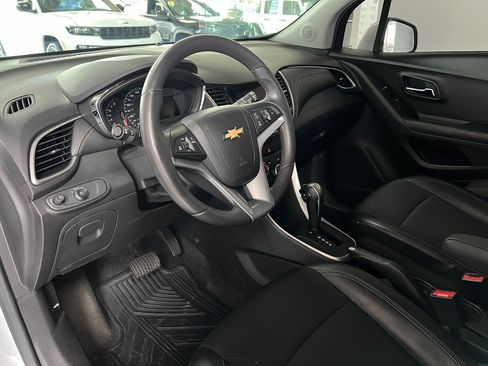 Used 2021 Chevrolet Trax LT w/ Driver Confidence Package AWD/4WD image 9