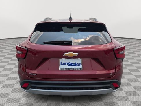 Used 2025 Chevrolet Trax LT w/ Driver Confidence Package FWD image 4