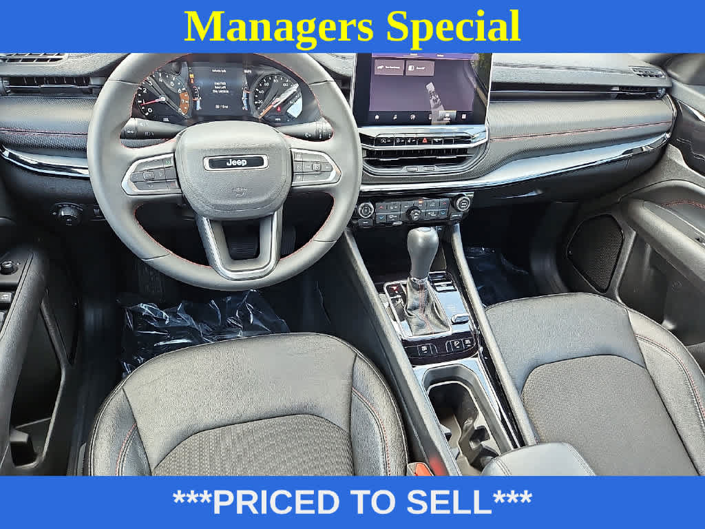 Used 2025 Jeep Compass Trailhawk AWD/4WD image 10
