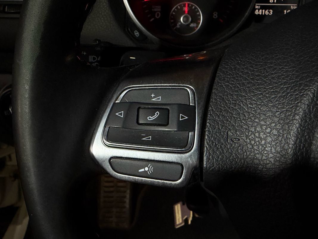 Used 2010 Volkswagen GTI 4-Door FWD image 13