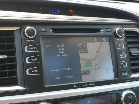 Used 2016 Toyota Highlander XLE AWD/4WD image 28