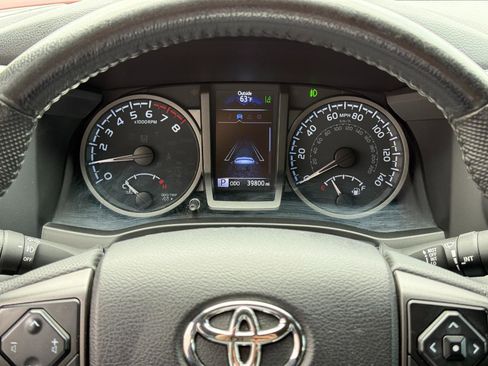 Used 2021 Toyota Tacoma TRD Sport w/ Technology Package AWD/4WD image 10