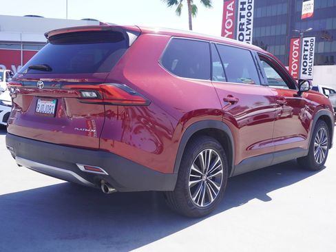 Used 2024 Toyota Grand Highlander AWD Hybrid image 5