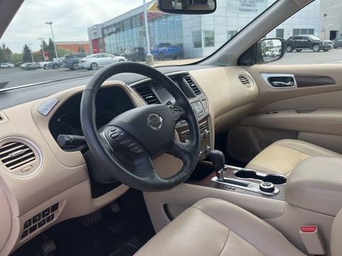 Used 2020 Nissan Pathfinder Platinum image 11