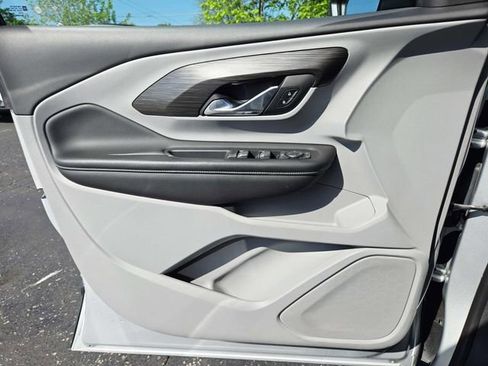 Used 2022 GMC Terrain SLE image 29