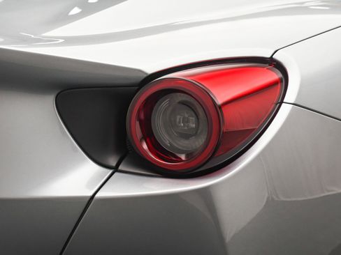 Used 2019 Ferrari Portofino image 26